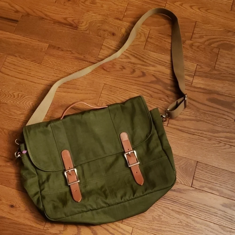 Shiraleah Chicago computer bag. NWOT